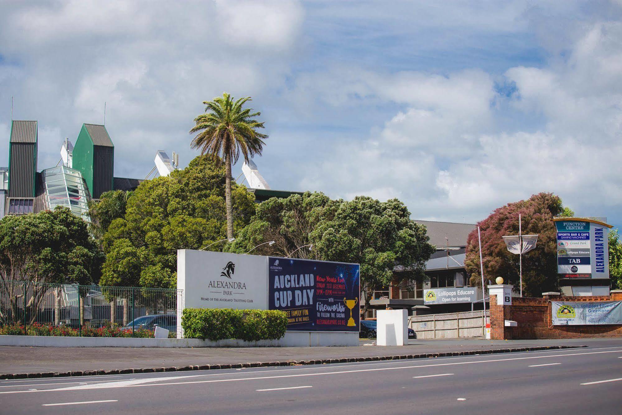 Knights Inn Auckland Exterior photo